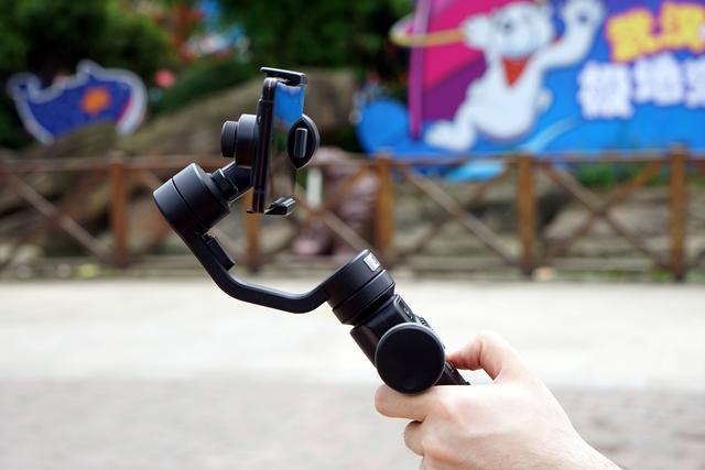 手机拍电影如此的简单：智云 SMOOTH 4 稳定器评测