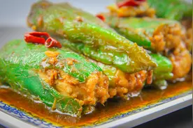厨师长做的“青椒塞肉”，百吃不厌，每次去饭店，都要点上一盘