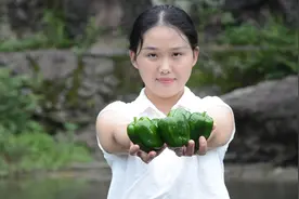 甜椒不要炒着吃了，教你一种新吃法，做法简单又好吃