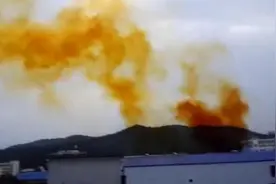 药业公司稀硝酸泄漏，弥漫黄色烟雾视频封面