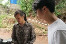 大学生村官下乡任职，为村民办好事的同时，还收获了一份爱情视频封面