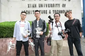 大学生创业扎根校园 三年为上万学子拍摄个性毕业照图片