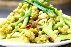 大厨做的有机花菜炒肉丝，清脆爽口味道鲜，看和你的做法是否一样