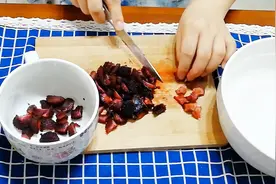 鲜榨杨梅汁的正确方法，很多人都不知道，比直接吃好吃视频封面