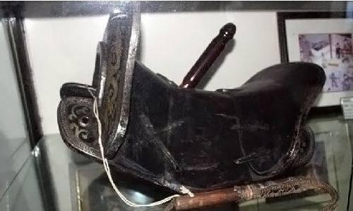 大清保存最完整的牢狱,有众多惩戒刑具,其中一个女人看胆寒