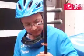 外卖界二胡拉得最好的！外卖小哥痴迷二胡 每节课160元学琴不嫌贵视频封面