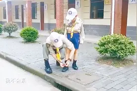 安迪竟不知道鞋带需要系，重点是黄圣依还好奇：你竟然不会系鞋带