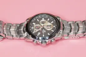 手表十年没保养原来这么多划痕，2分钟教你保养抛光，省了好几百视频封面