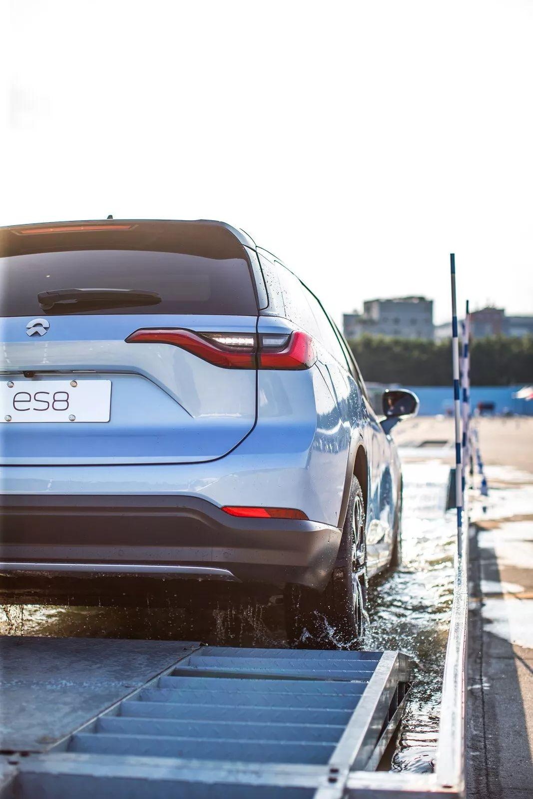 高性能智能电动7座SUV_蔚来ES8_蔚来es8