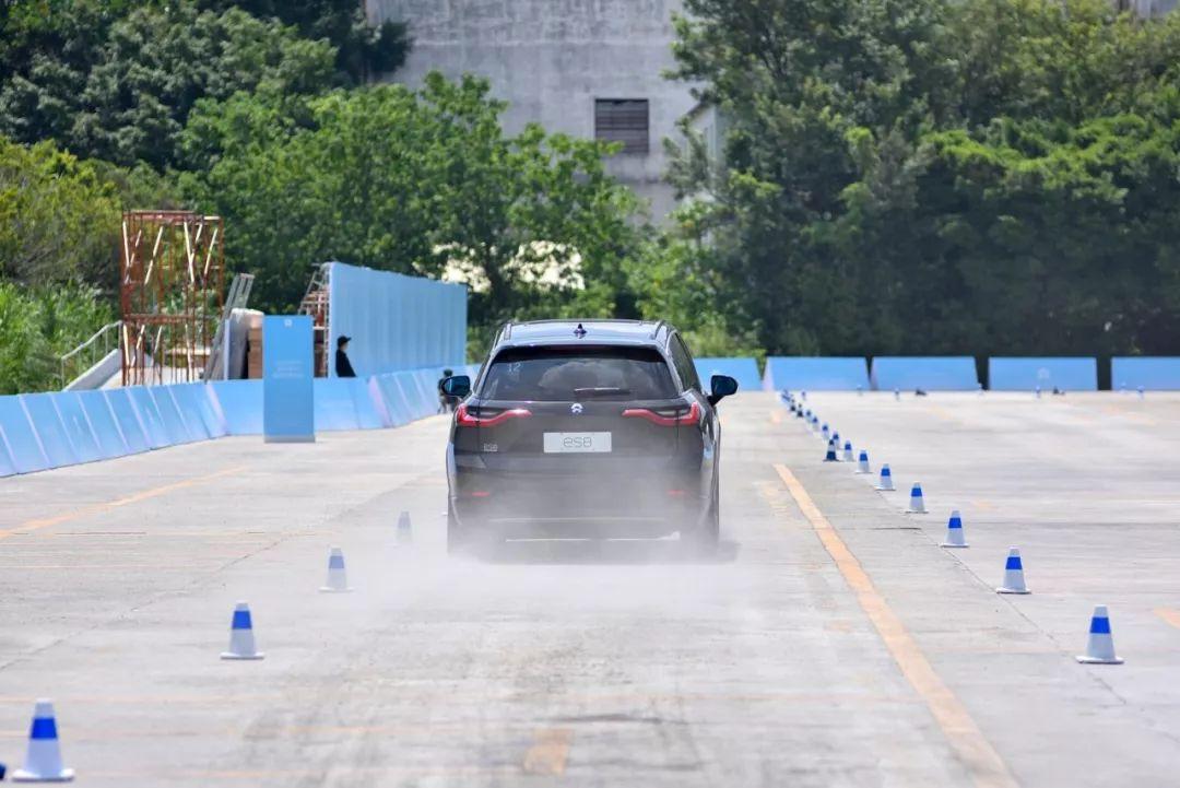 蔚来ES8_蔚来es8_高性能智能电动7座SUV