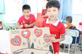 “买了我的东西就能拥有一项超能力” 深圳这个学校变身跳蚤市场视频封面