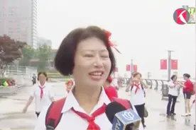 保持一颗年轻的心！老人又戴红领巾 放飞童心庆“六一”视频封面