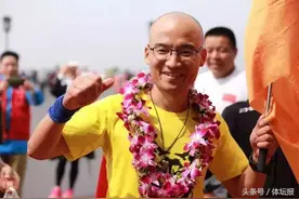 13小时绕西湖跑了100公里，80后老王疯狂的背后竟然是……图片
