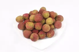 荔枝直接放冰箱容易坏？果农爷爷教我一招，再也不愁荔枝放不久了