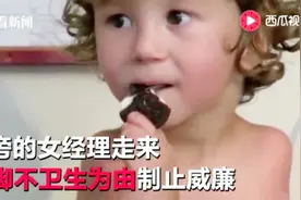 天生没有双手 3岁宝宝用脚进食遭店员骂 母亲的做法赢得一致支持视频封面