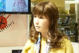 日俄混血美女机器人亮相 面部表情丰富视频封面