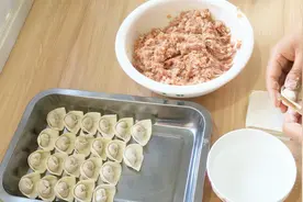 教你小馄饨的做法，自己调馅儿自己包，比早餐店的干净还好吃视频封面