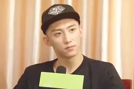 黄景瑜理想型标准一直在变，貌似对女生的身高要求没有变过啊视频封面