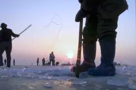 非常技艺丨冬捕的这种工具，让鱼把头都直呼太难视频封面