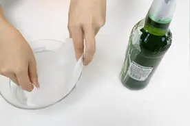 两张湿纸巾就可以快速冰镇啤酒，现场实验演示，效果真的非常好视频封面