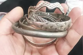 佩戴银饰品手镯氧化还变色，难道买到假银首饰了？小汉告诉你答案视频封面