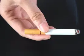 学会这一招，家里抽烟再也不会被老婆骂了，爱抽烟的都要试一试视频封面