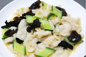 溜鱼片怎么做好吃？大厨教你一招，这样做出来口感滑嫩，鲜味十足视频封面