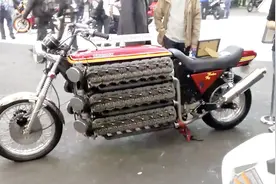 国外牛人改装摩托车，装有48个气缸，获得世界吉尼斯纪录视频封面
