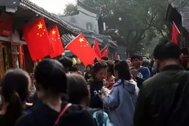 民进党推“禁五星红旗公投” 台媒：走在危险钢索上图片