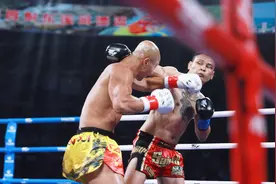 一龙首回合被KO！赵奕欢台下痛哭！视频封面