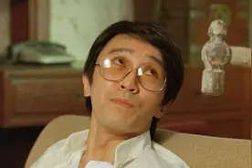 打劫也要下点本钱啊，戴个摩托车头盔，拿个榔头就想吓唬星爷？视频封面