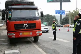 四轴货车超载标准下调9吨，多出一吨也算超载，罚款500元最高3万视频封面