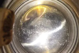 水壶中的水垢，对人体是否有害，应该怎样处理，专家给出了答案视频封面