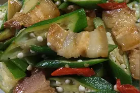 农家小炒“秋葵炒五花肉”做法，拿来下酒下饭都非常棒！