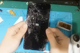 老铁发来红米全面屏手机，外屏碎的不忍直视，分离屏时遇到麻烦了视频封面