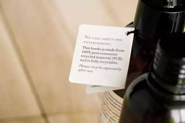 吃苹果下巴上起鸡皮疙瘩