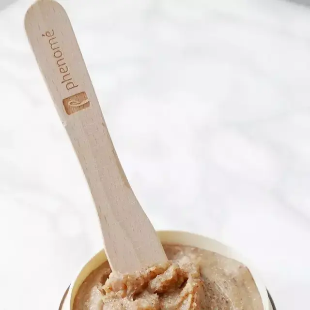 吃苹果下巴上起鸡皮疙瘩