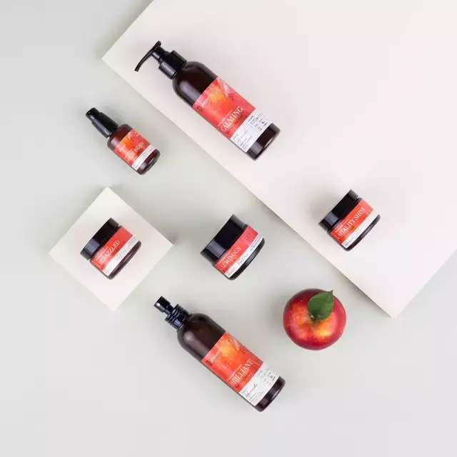 吃苹果下巴上起鸡皮疙瘩