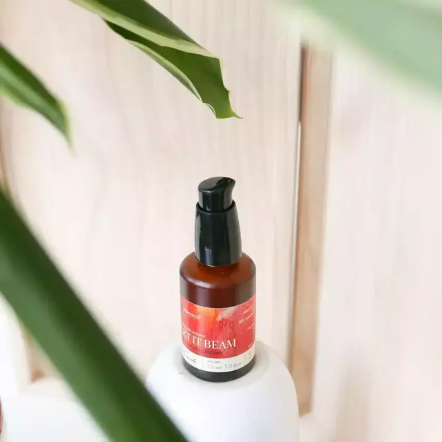 吃苹果下巴上起鸡皮疙瘩