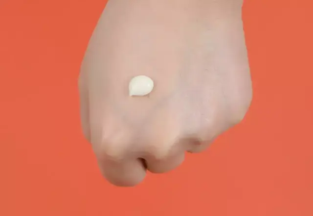 吃苹果下巴上起鸡皮疙瘩