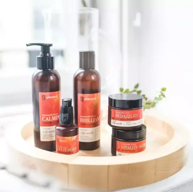 吃苹果下巴上起鸡皮疙瘩