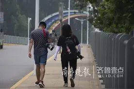 聊城：高校毕业照市场火爆，摄影工作室月入十万图片