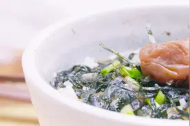 夏天热到没胃口的时候，来一碗简单的茶泡饭，清凉解暑还养胃视频封面