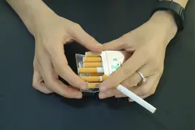 递烟也是有讲究的，学会这样递烟有面子，亲朋好友对你刮目相看视频封面