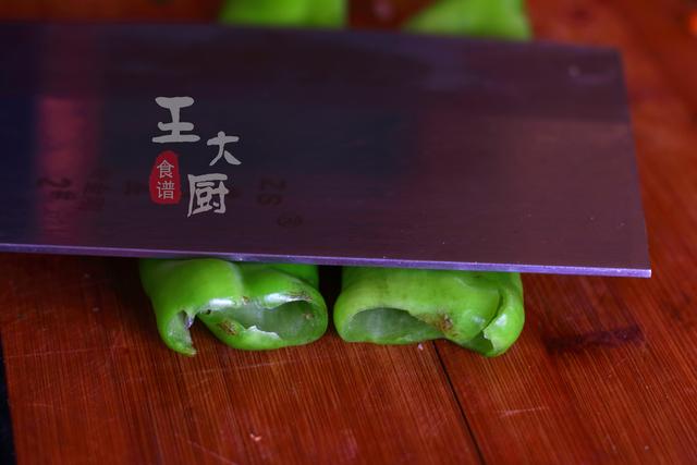 家常菜油焖辣椒经典做法，不油不腻，非常下饭，美味就这么简单