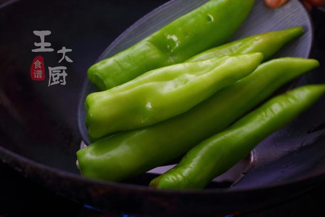 家常菜油焖辣椒经典做法，不油不腻，非常下饭，美味就这么简单