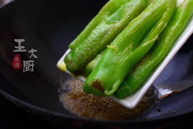 家常菜油焖辣椒经典做法，不油不腻，非常下饭，美味就这么简单