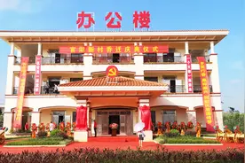 湛江富豪捐赠2亿元的遂溪官湖新村壮观别墅群乔迁庆典仪式视频封面