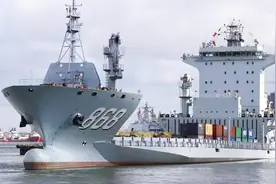 我国又一款10万吨巨轮服役，能运载航母出海作战，被誉为英雄船！视频封面