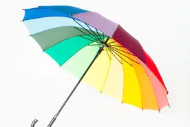 雨伞上的污渍洗不掉？妈妈教我一招，雨伞洗的和新的一样干净视频封面